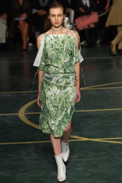 Look 17